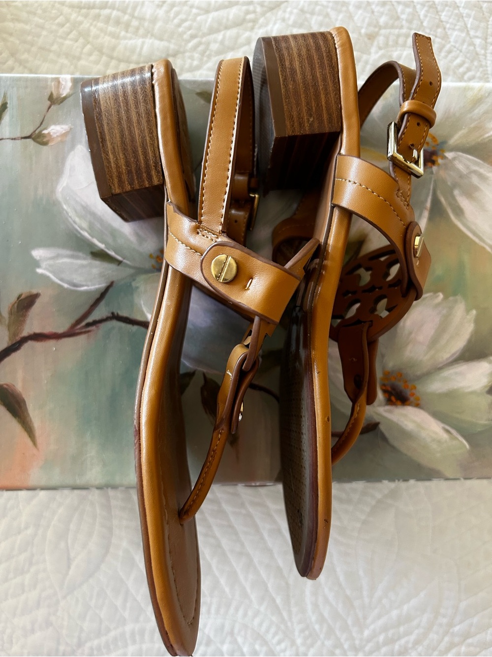 Tory Burch Tan Leather Logo Thong Sandals 🇺🇸🇺🇸🇺🇸 - Picture 4 of 6